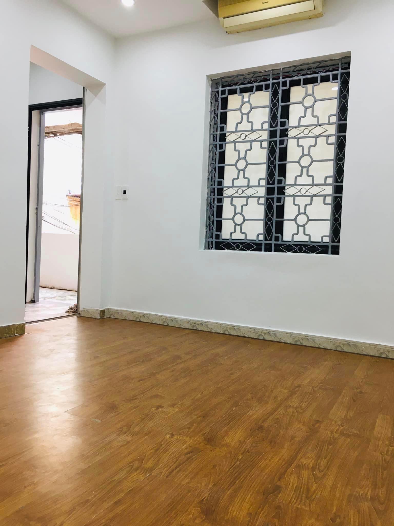 Bán nhà tập thể đường Quan Nhân căn góc , 2PN , ô tô đỗ - 1.72 tỷ