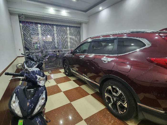 Gia đình cần bán nhà phân lô oto 7 chỗ chỉ 12,999 tỷ. Trần quốc Hoàn