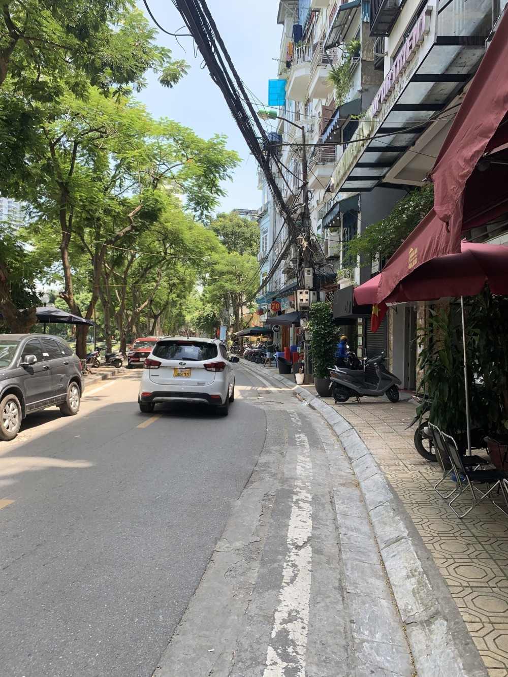 CHO THUÊ NHÀ 2 MẶT PHỐ TRẤN VŨ - QUÁN THÁNH 380M2 - MT 9M.