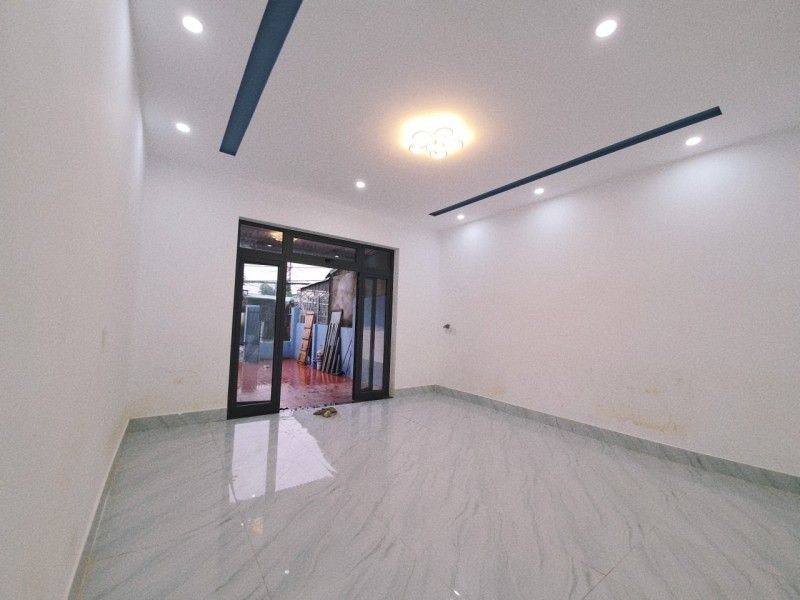 NHÀ ĐẸP Ở NGAY 110M2 - KIỆT ÔTÔ TRÁNH, ÔTÔ NGỦ TRONG SÂN - SAU ĐHSP - CHỈ CÒN 2.05 TỶ