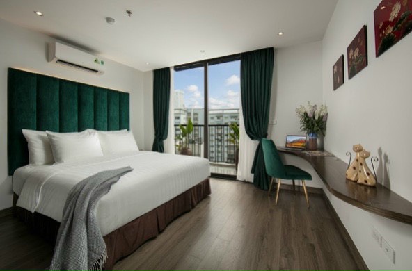 Khách sạn 3* mặt phố Dịch Vọng Cầu Giấy 10 tầng 300m2 mt9m chỉ 125 tỷ