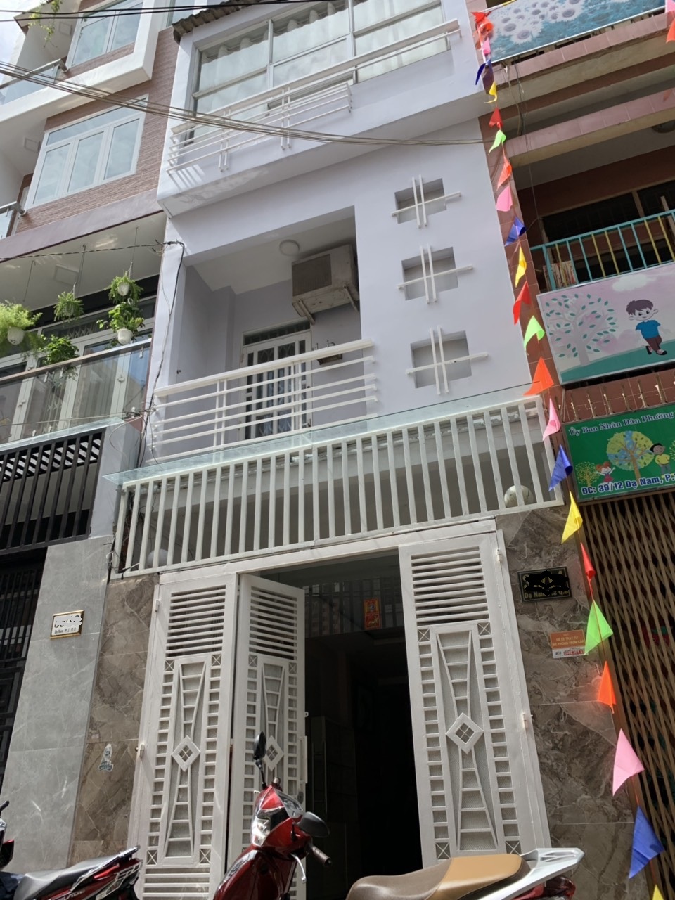 BÁN NHÀ 3 TẦNG HOÀNG THÚC TRÂM SAU LƯNG TRƯỜNG NÚI THÀNH GIÁ RẺ NHẤT THỊ TRƯỜNG CHỈ 3,7 TỶ