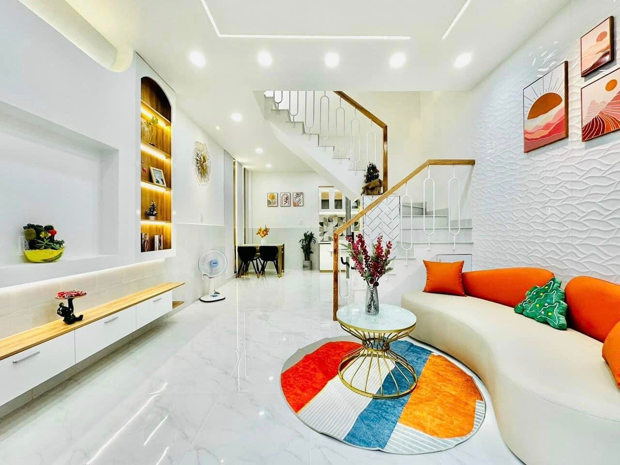 Bán nhà rất đẹp HXH Hồng Lạc Tân Bình 40m2- 3 tầng chỉ 4.99 tỷ gần nhà thờ Phú Trung