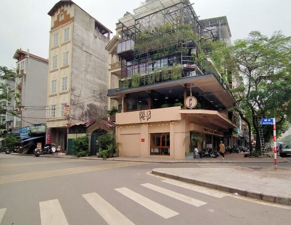 ban-nha-long-bien-mat-pho-2