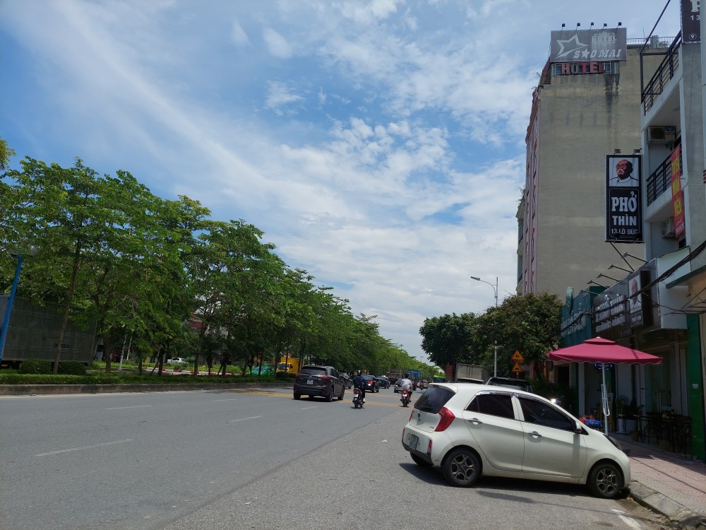 Bán nhà mặt đường Cổ Linh, Long Biên, 100m2 mặt tiền 6.6m. LH: Địa Thủy Sư Trần Thọ