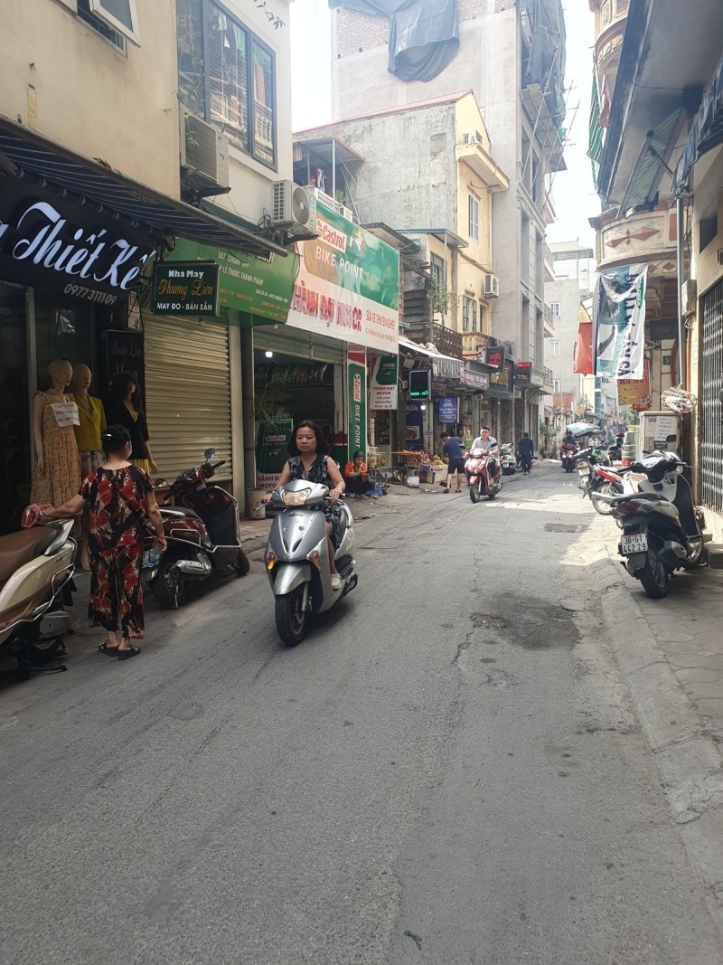 Bán nhà mặt phố Yên Hòa, 38m2 x 7 tầng ở và kinh doanh. LH: Địa Thủy Sư Trần Thọ