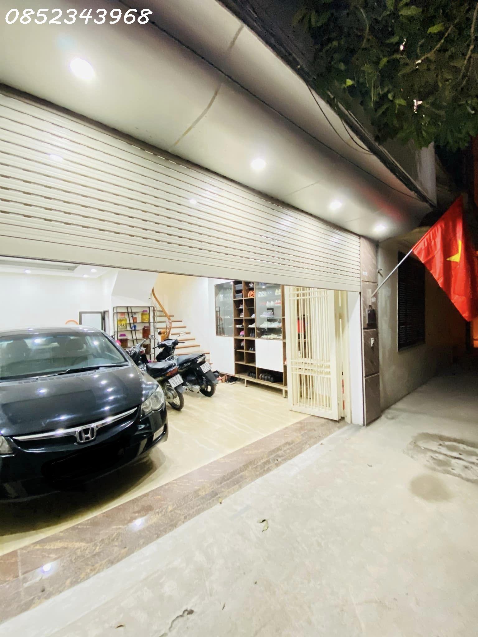 Bán nhà phố Hoa Bằng, Cầu Giấy, 40m2, 5 tầng, gara ô tô 7 chỗ, tặng nội thất, giá 8 tỷ