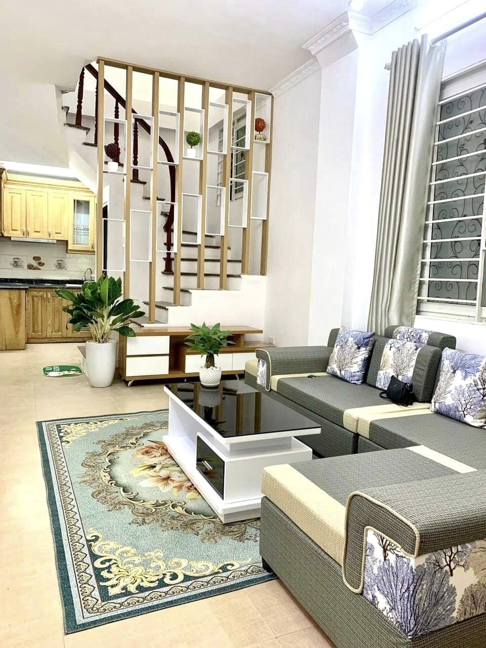 Bán nhà ngõ 62 Nguyên Hồng 5 tầng, diện tích 55m2, giá 15 tỷ