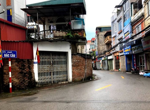 ban-nha-ngo-80-bac-cau-long-bien-3