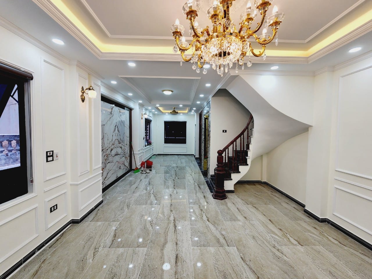 Bán nhà phố Doãn Kế Thiện, Cầu Giấy, 54m2, 8 tầng, ô tô tránh, thang máy, giá 16.9 tỷ