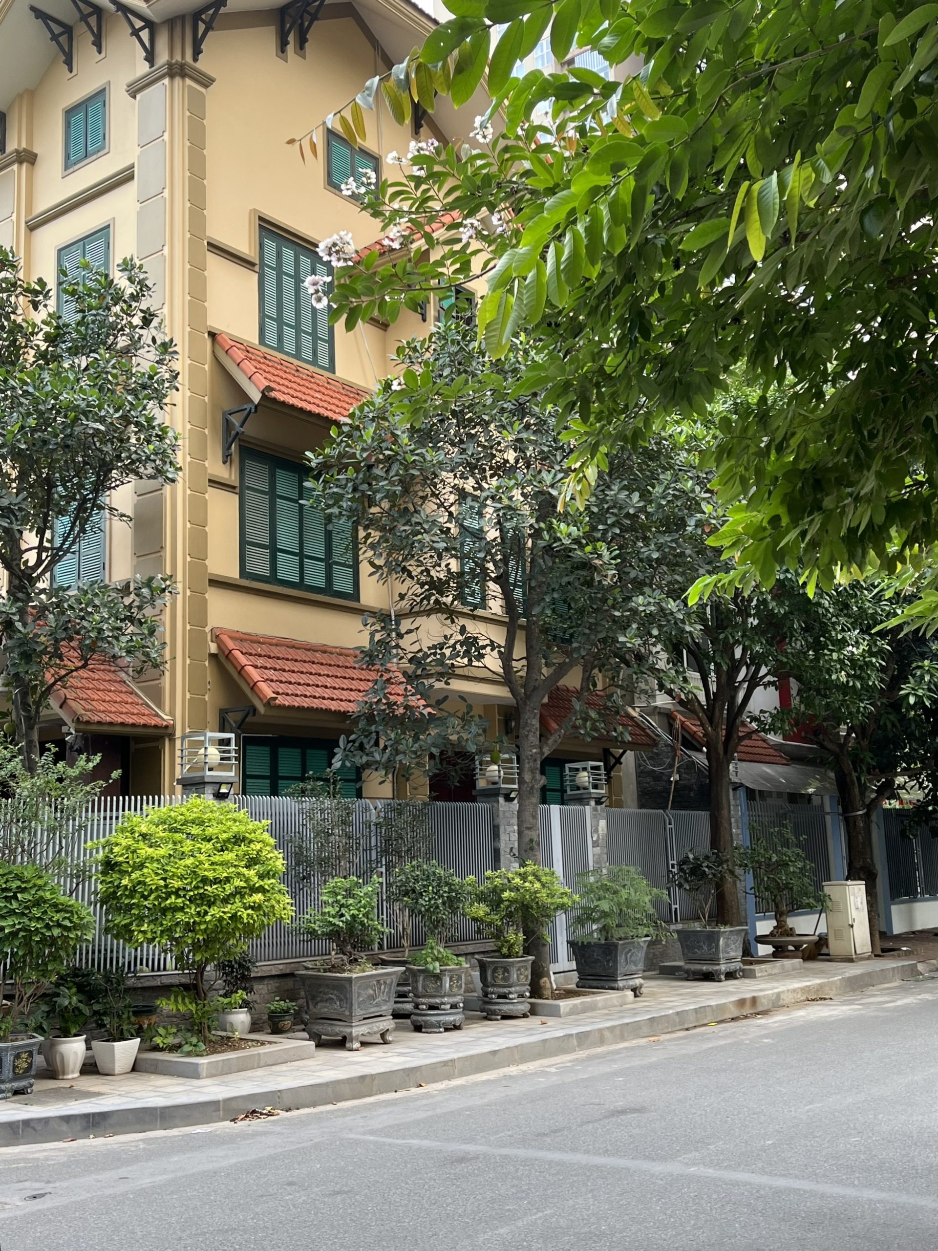 Bán Biệt thự VIP Vườn Đào, Tây Hồ 225m 98 tỷ, anh ninh 24/24 sổ CC