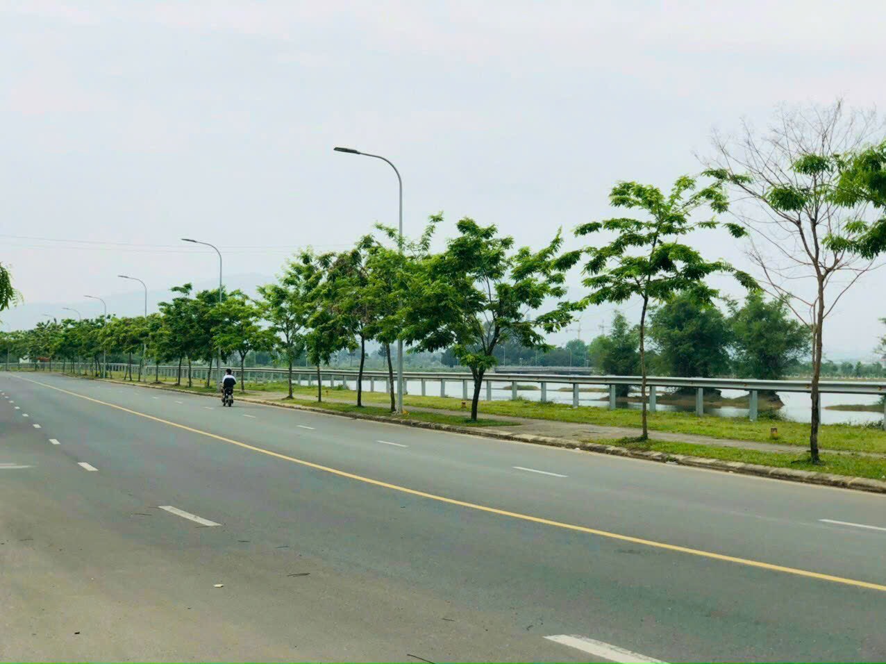 Mặt đường CNC Hòa Lạc chuẩn bị mở đường 20m, chua tới 1 TỶ