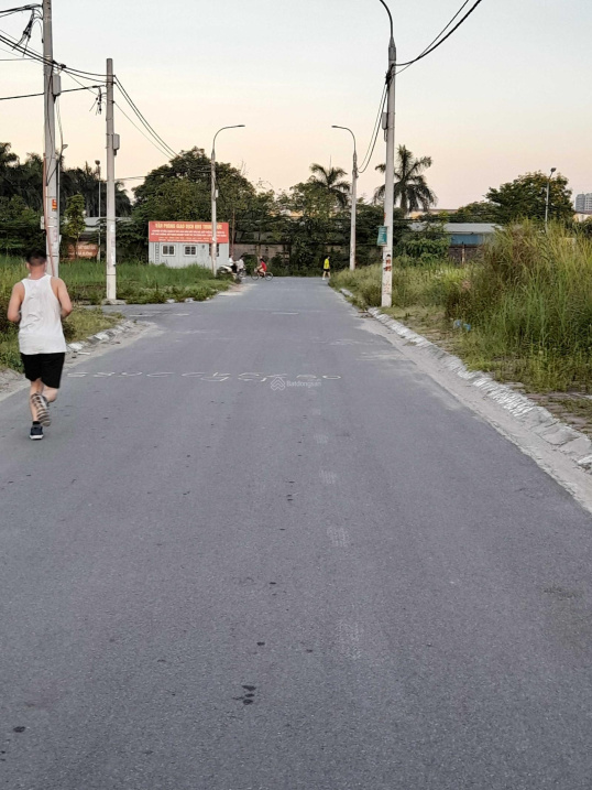 Chính chủ bán đất đấu giá đg5, view hồ điều hoà, đường 17 mét, tại lai xá kim chung