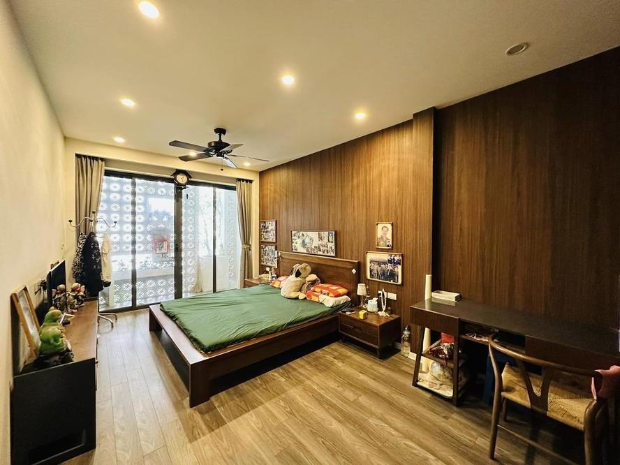 Đống Đa, ngõ to hơn phố, sát hồ Hoàng Cầu, 5 tầng, 2 thoáng, tầng 1 cho thuê 260 triệu/năm