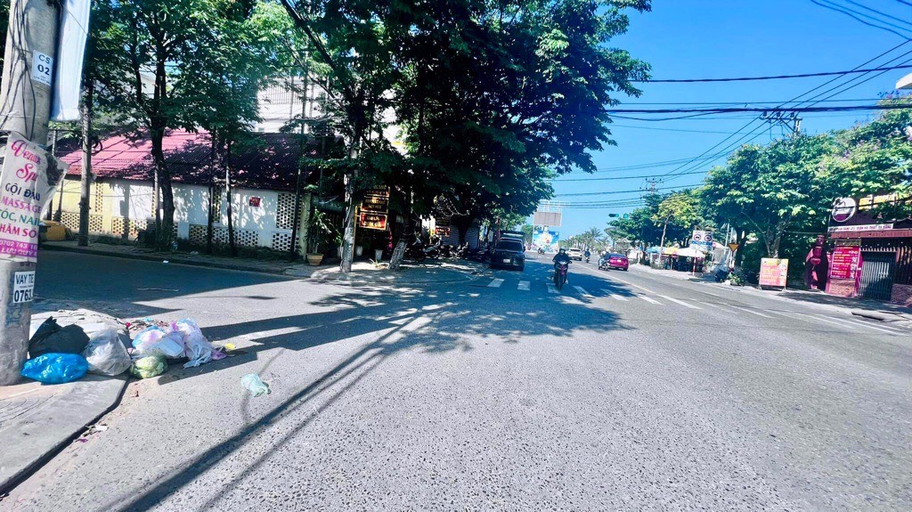 Bán gấp căn nhà mặt tiền đường 5m5 song song đường 2/9 và cách Helio , công viên Châu Á mấy bước chân