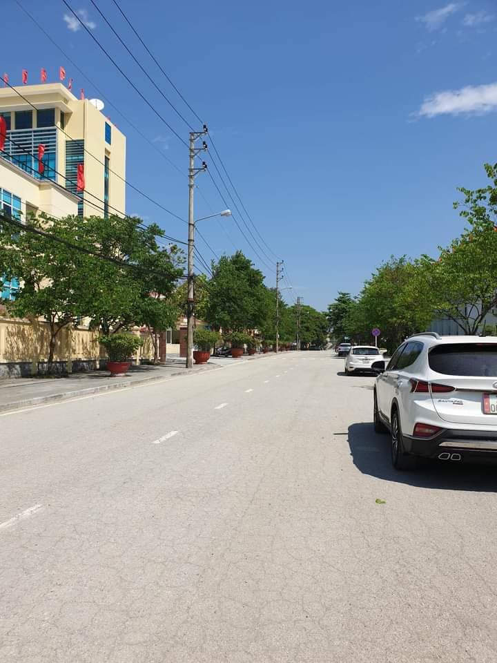 Em c.ầ.n bán mảnh đất bám đường 22,5m