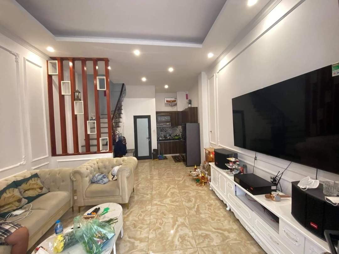 Bán Nhà Phố Ngọc Lâm, ÔTô Đỗ Cổng, 10M Ra Mặt Phố, Kinh Doanh, 60m2, 4 Tầng, Nhỉnh 5 Tỷ.