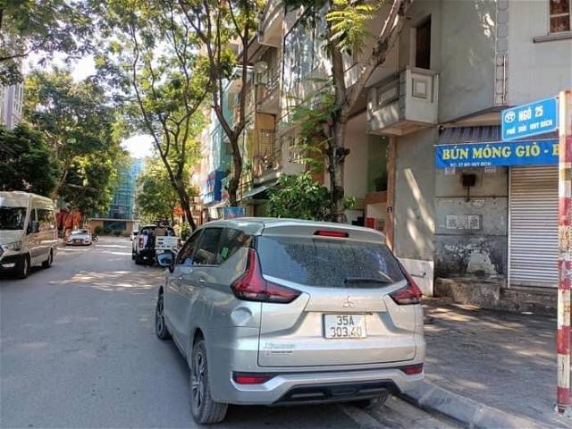 BÁN NHÀ Ô TÔ 7 CHỖ ĐỖ CỬA GẦN BẾN XE NƯỚC NGẦM.GIÁ 4.3 TỶ.