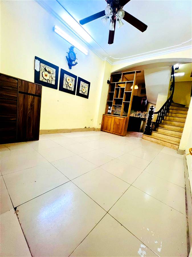 CHỈ 3,15 TỶ Bán nhà phố Kim Giang, Hoàng Mai diện tích 32m2, 5 tầng, cách ô tô 30m.