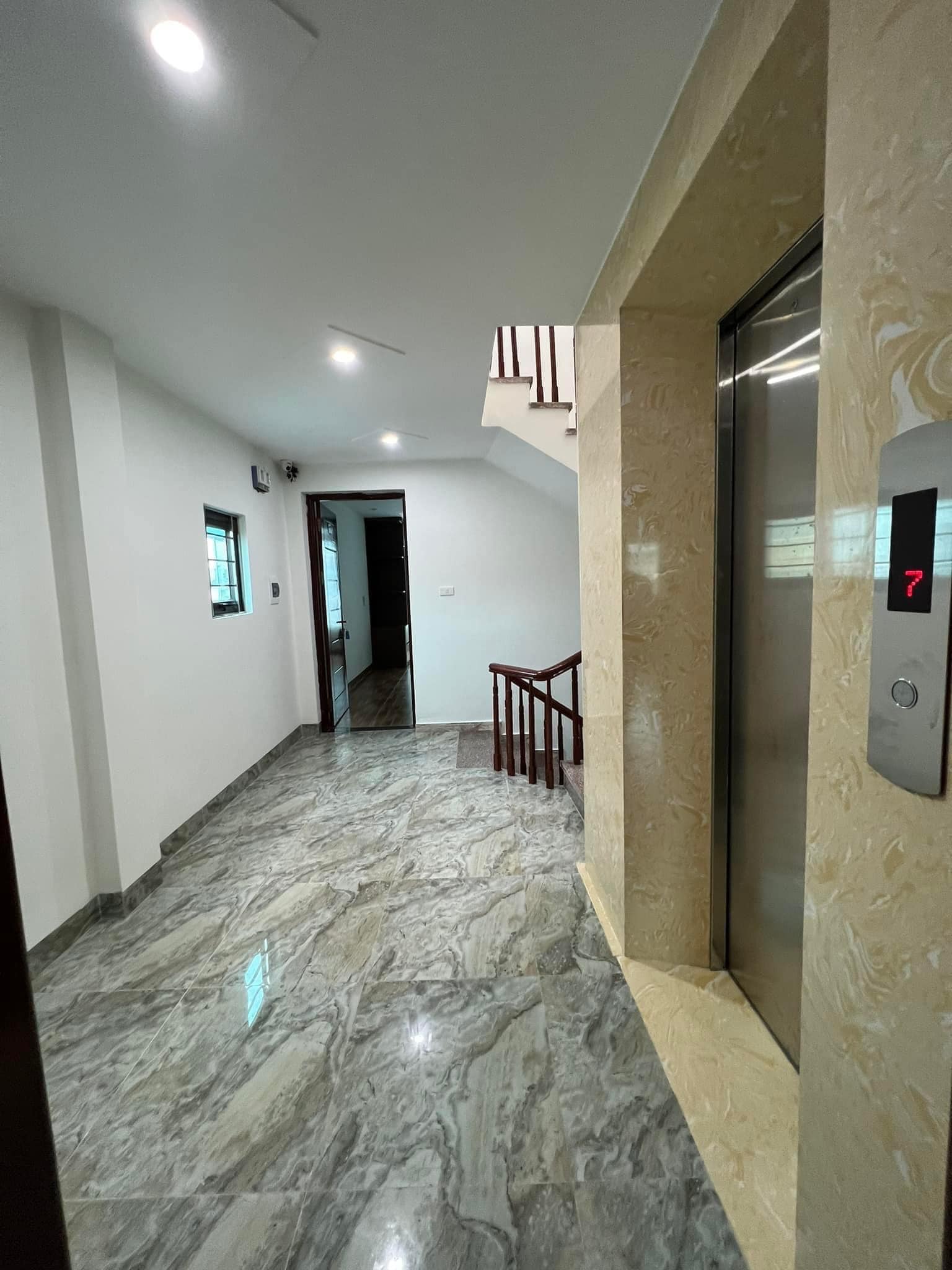 Bán tòa nhà CCMN Lê Đức Thọ 60m2 x 7t Thang Máy, dòng tiền 1 tỷ/năm, 11,68 ( CTL ).