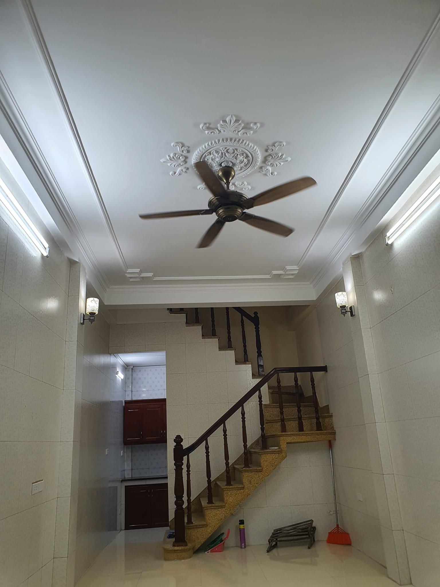 Bán nhà Minh Khai ngõ rộng thênh thang, ô tô cách 10m, DT37m2, giá 3.6 tỷ.