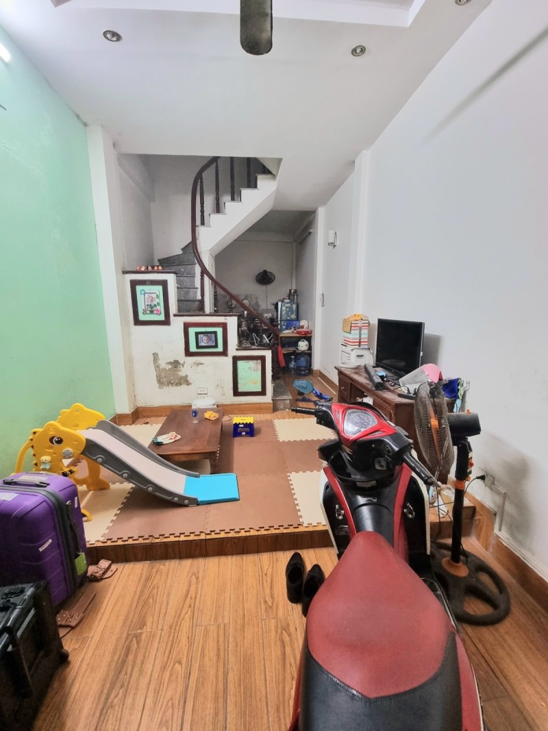 Bán nhà Nguyễn An Ninh, nhà siêu gần phố, Sh quay đầu thoải mái, DT34m2, giá 3.5 tỷ.