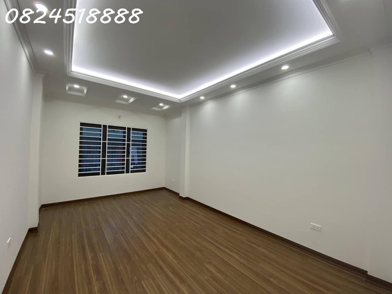 Siêu Phẩm Nghĩa Tân ô tô tránh, cách phố 5m,51,2 m 5t nhỉnh 12 tỷ. Kinh doanh đỉnh, dân cư tri thức