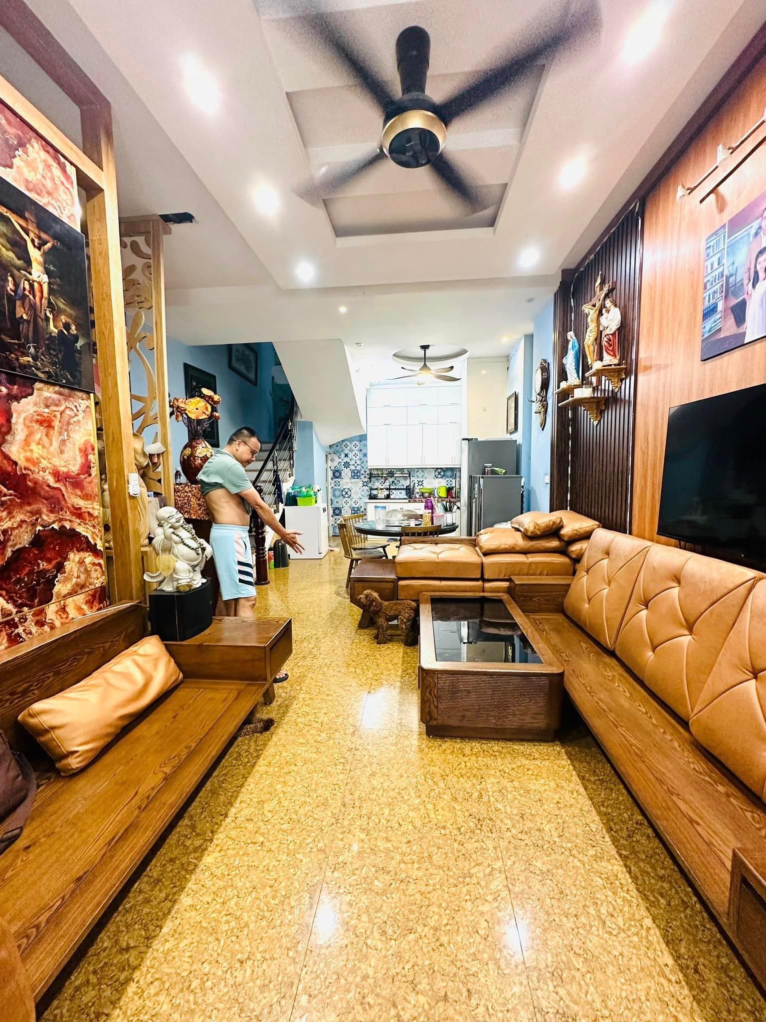 Hạ sốc Phạm Văn Đồng 51m2 x 5t kinh doanh, view hồ cực đẹp 5,55 tỷ.