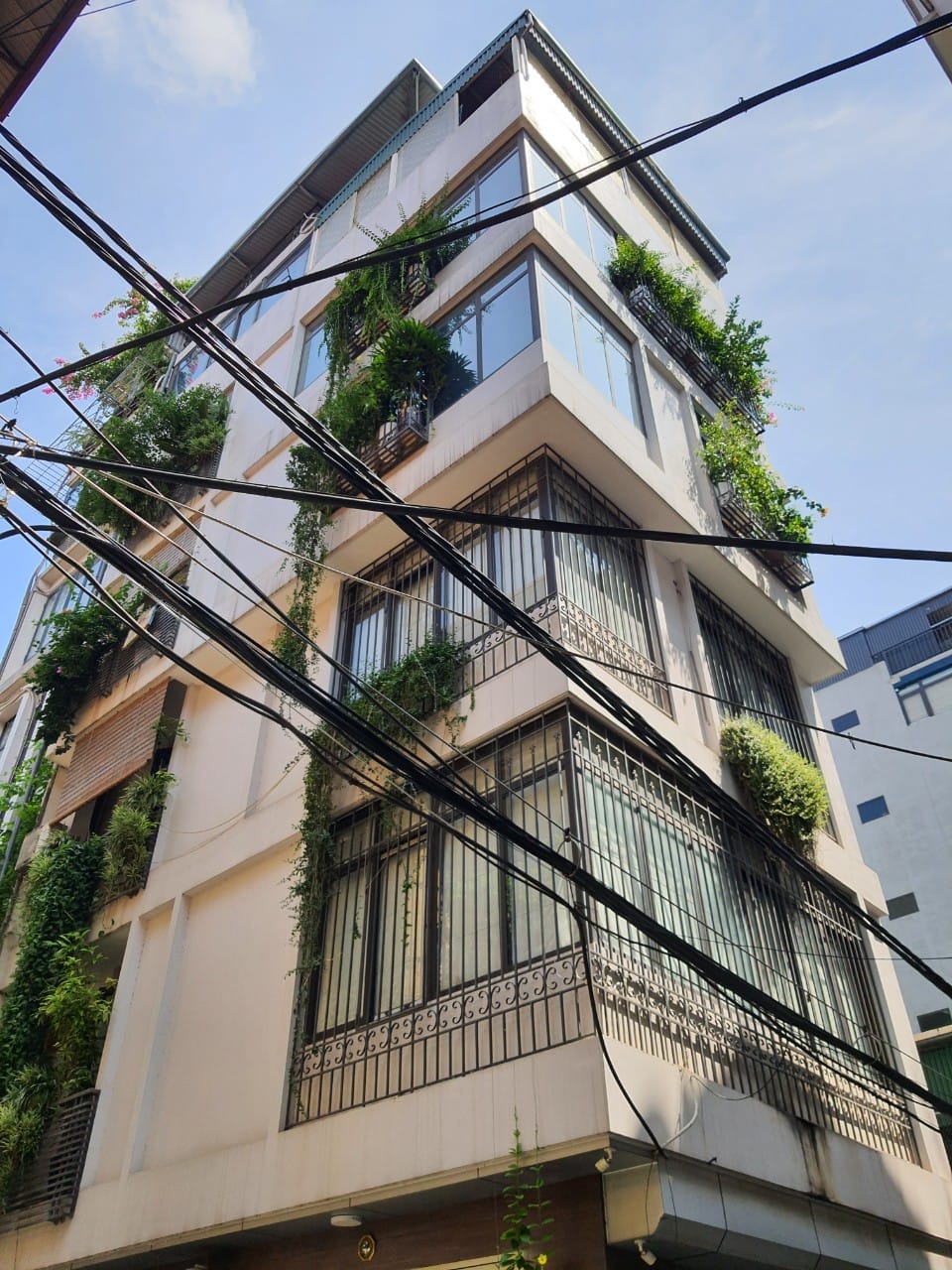 Biệt Thự Hồ Ba Mẫu_Lô Góc Đắc Địa_Oto Tránh Đỗ_KD Cực Đỉnh_Đẹp Long Lanh_6 Tầng Thang Máy