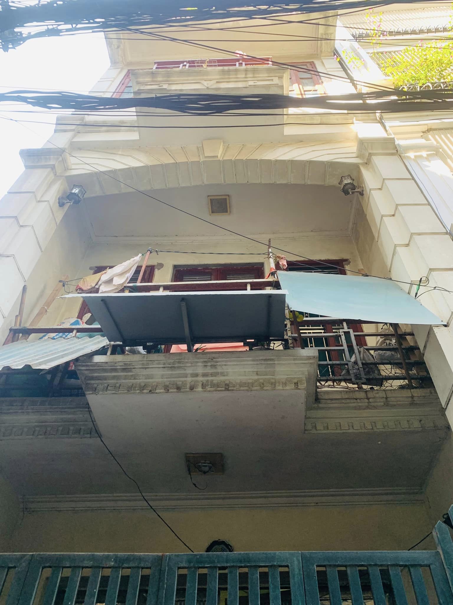 Bán nhà Trương Đinh lô góc, 5m ra chỗ taxi đỗ, DT46m2, giá 4.2 tỷ.