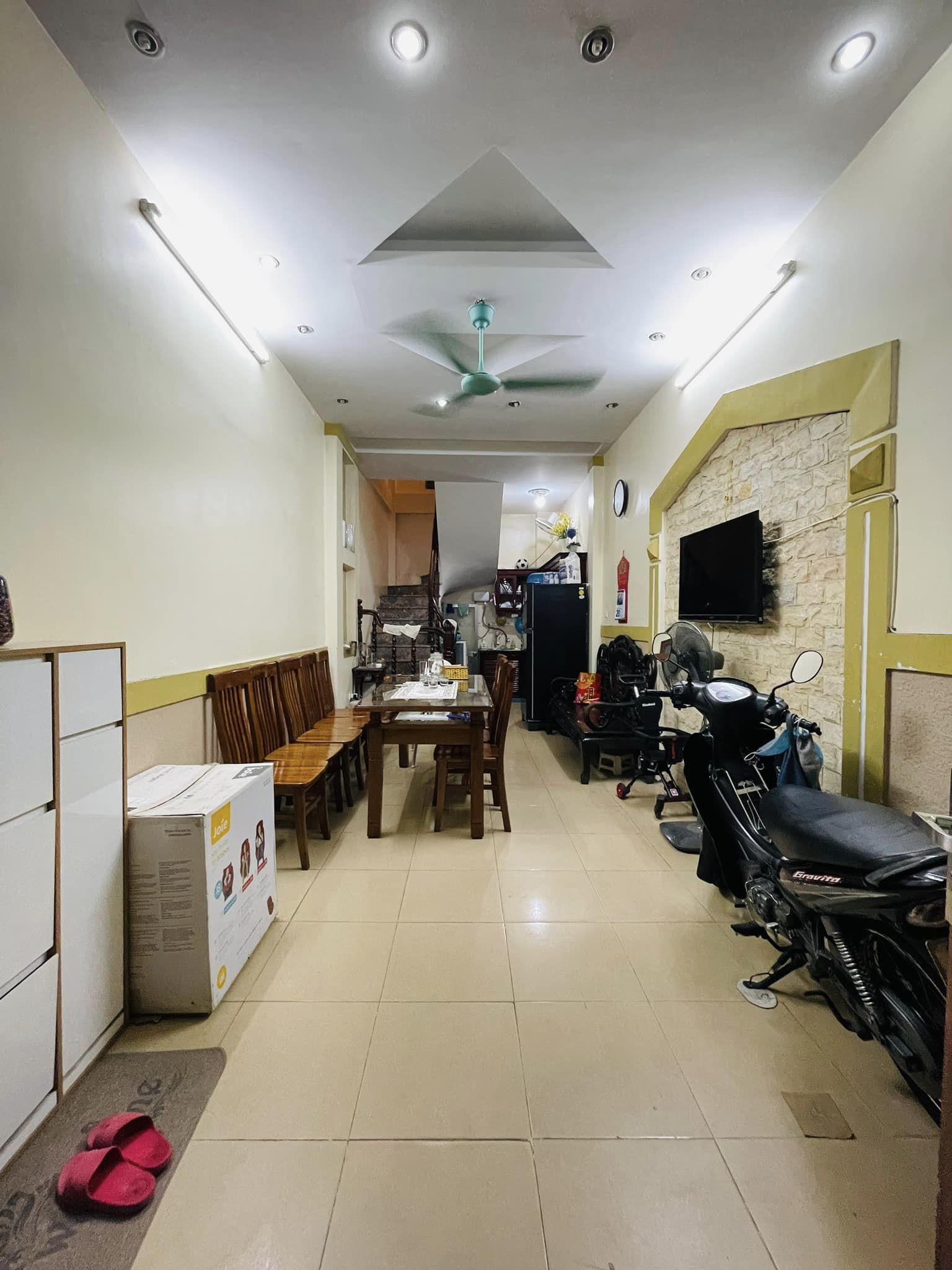 Bán nhà Trương Định, vài bước ra mặt phố, DT33m2, giá 3.3 tỷ.