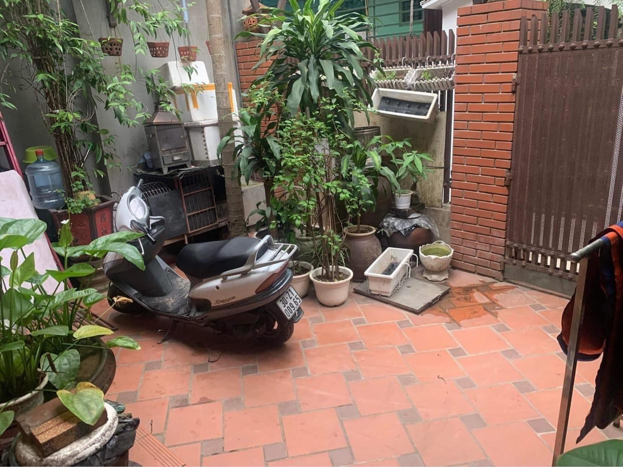 Bán đất Tứ Liên Tây Hồ 40m ra oto tránh ngõ trước nhà 2.5m dt 96m mặt tiền 6m7.8 tỷ