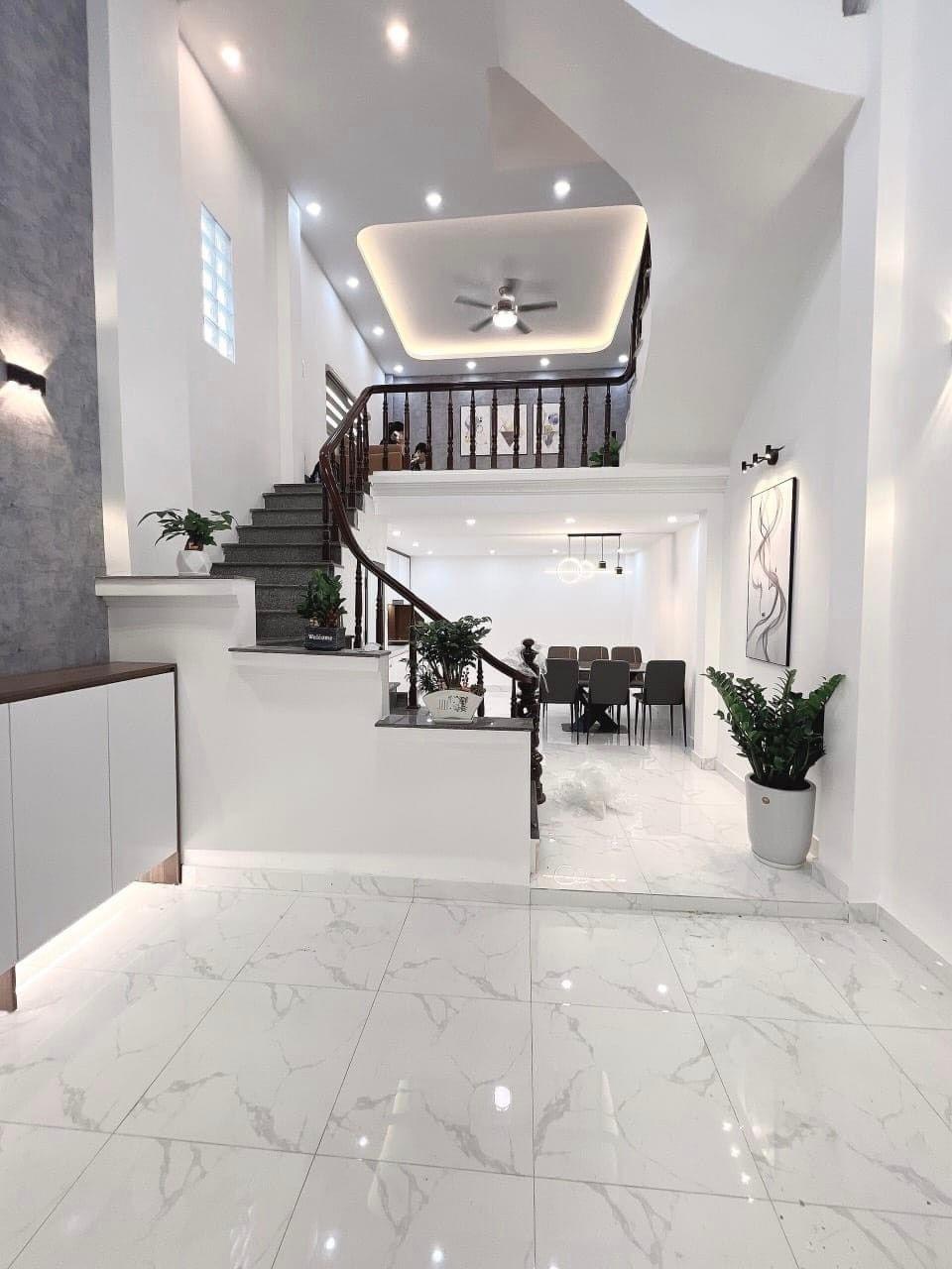 Bán nhà chính chủ đường Lĩnh Nam, 48m x 5T - Ô TÔ CÁCH 15M - NGÕ THÔNG