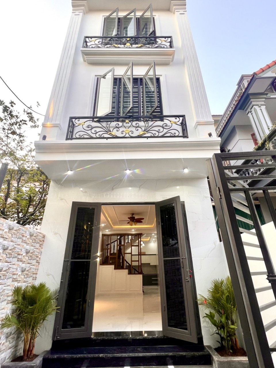 Bán nhà xây mới tinh độc lập 4 tầng ngõ 229 Miếu Hai Xã, diện tích 60m GIÁ 2.75 tỉ