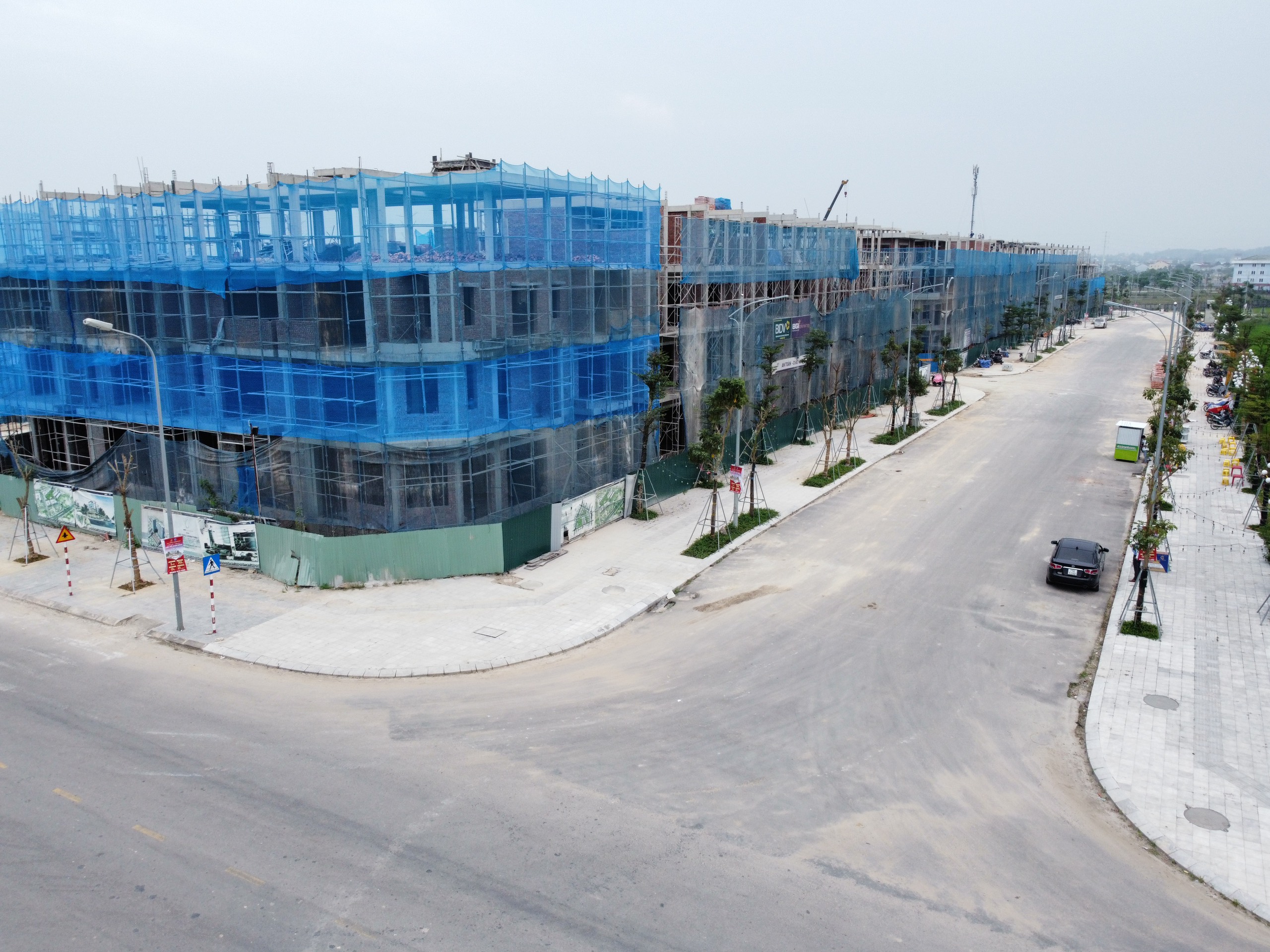 2 CĂN SHOPHOUSE MẶT TIỀN ĐƯỜNG HOÀNG QUỐC VIỆT