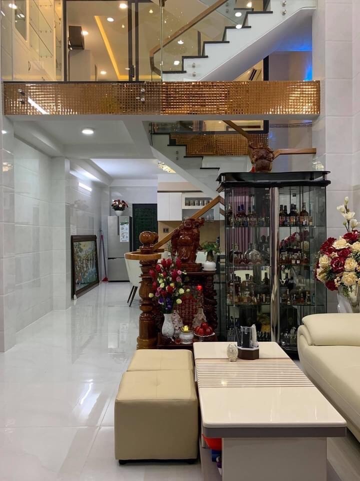 BÁN GẤP GIẢM 2 TỶ NHÀ HXH - KHU PHÂN LÔ NGAY CẦU NGUYỄN TRI PHƯƠNG - CÁCH QUẬN 5 , QUẬN 10 ĐÚNG 500M .