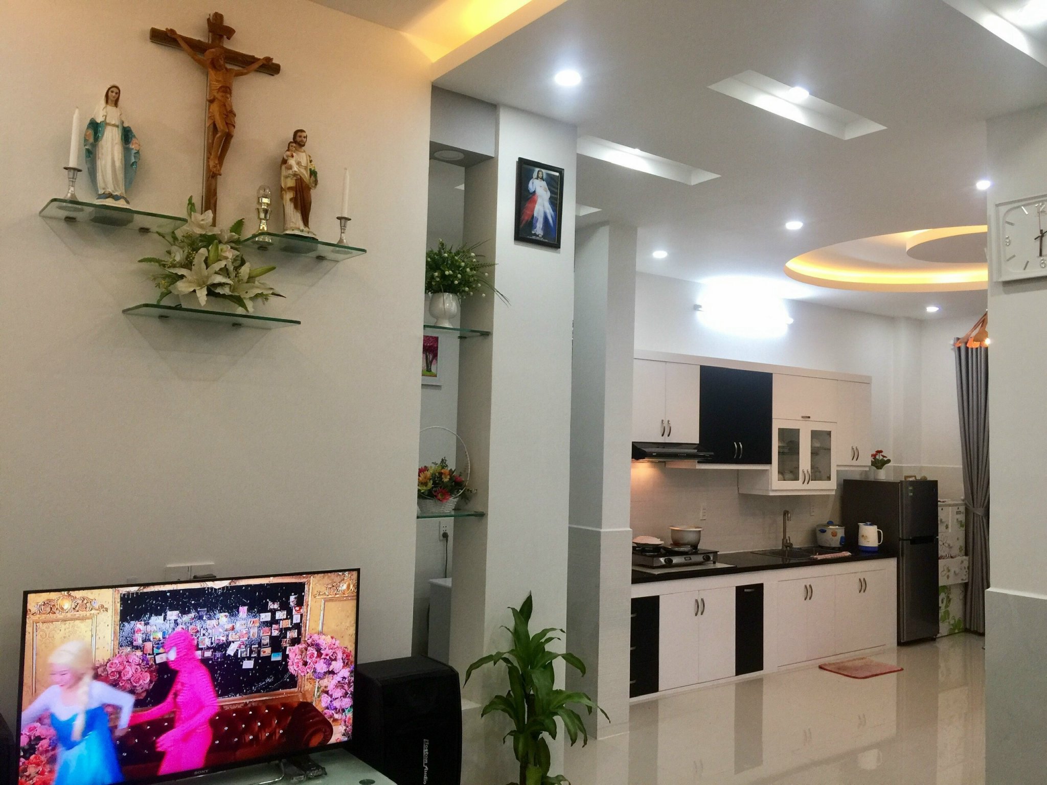 Bán nhà xây kiêng cố 1 trệt 2 lầu gồm 5 phòng ngủ 5 toilét