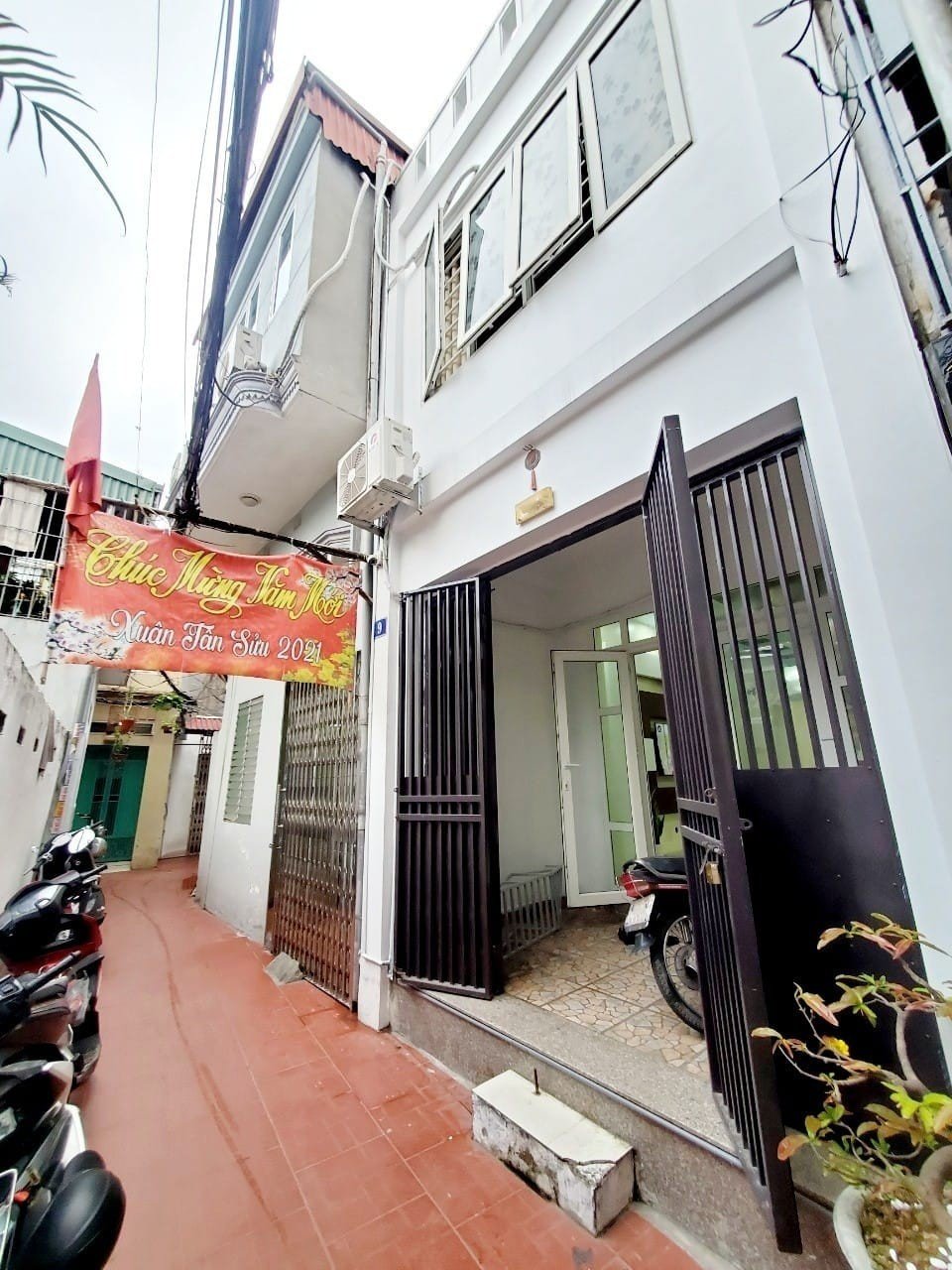 Bán nhà lô 88/105 phố Dư Hàng ngay Chợ, diện tích 60m 3 tầng độc lập GIÁ 2.5 tỉ