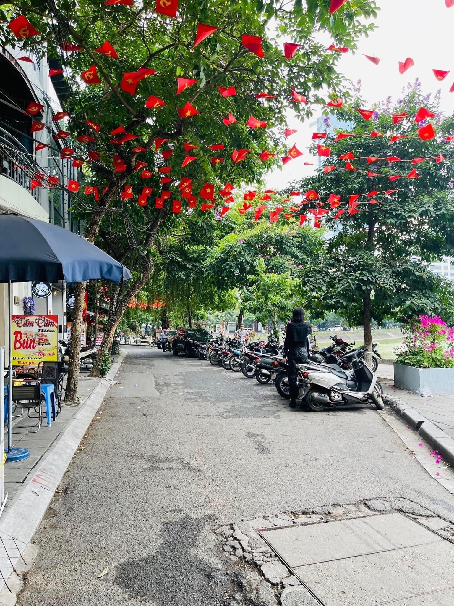 Bán nhà MP Phạm Huy Thông view hồ Ngọc Khách Ba Đình kd đỉnh cao. ĐT 110 m2 7 tầng giá 56tỷ Lh 0915229868