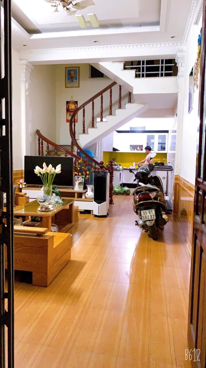 VÔ ĐỊCH PHÂN KHÚC ! Bán nhà 3,5 tầng ngõ 109 trại lẻ giá chỉ 1.75 tỷ