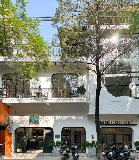 Bán nhà mặt phố Trấn Vũ, mặt hồ Trúc Bạch, 142m2, MT 12m, vỉa hè, kd café, giá 55 tỷ, quận Ba Đình