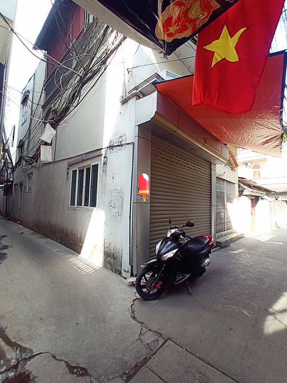 Bán nhà độc lập lô góc mặt ngõ phố Chợ Hàng Cũ, diện tích 45m 2.5 tầng, GIÁ 2.5 tỉ