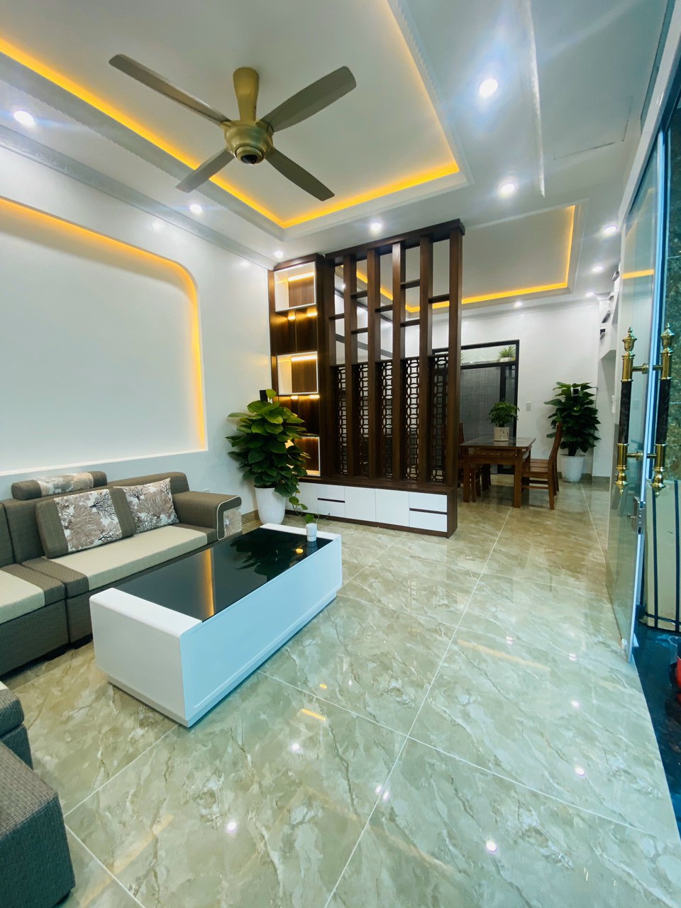 Bán nhà phố Chợ Hàng Cũ, diện tích 56m 4 tầng mới tinh, sân cổng riêng, GIÁ 3.65 tỉ