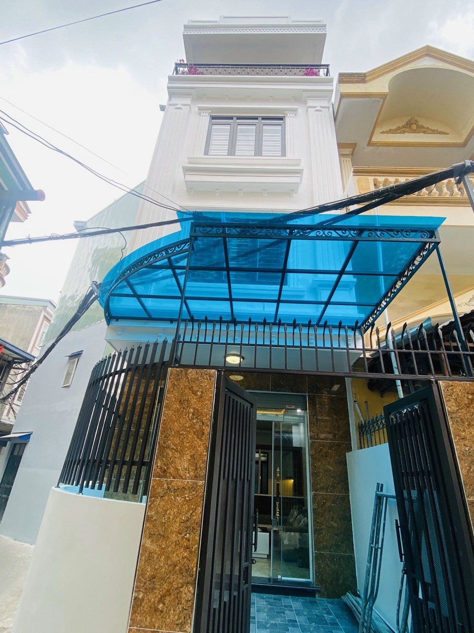 Bán nhà xây mới tinh mặt ngõ Chợ Hàng Cũ, 59m 4 tầng sân cổng riêng, GIÁ 3.95 tỉ