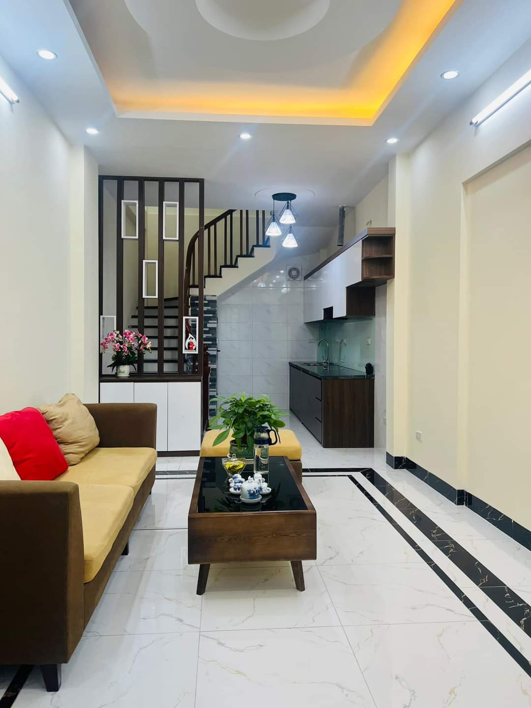 Bán nhà để ở phố Lĩnh Nam, quận HOàng Mai 5 tầng, 3 ngủ mới tinh thoáng sáng, 3,6 tỷ