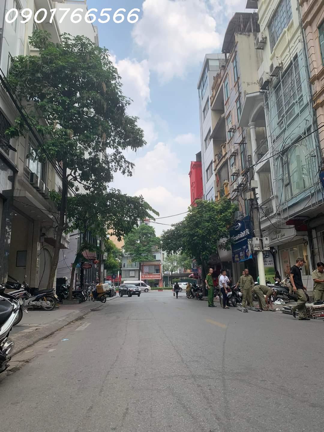 Bán Nhà Mặt Phố Đỗ Quang, Quận Cầu Giấy, 70m x 7T, Giá 31.5 tỷ.