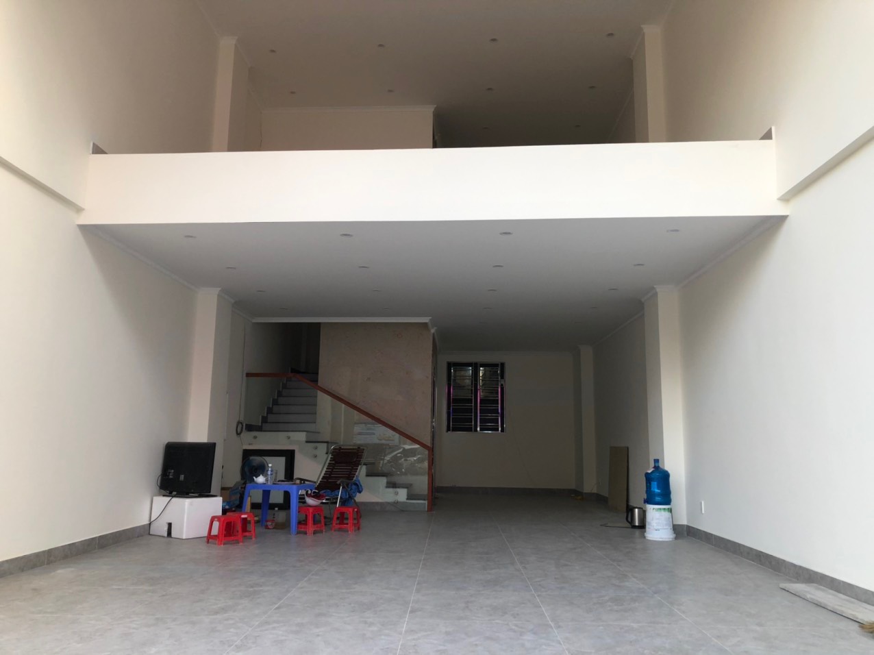 Cho thuê tầng 1+2 nhà mặt đường Tô Hiệu - 75m2 x 6,5 tầng - mt 6m - thang máy - 30 tr/tháng