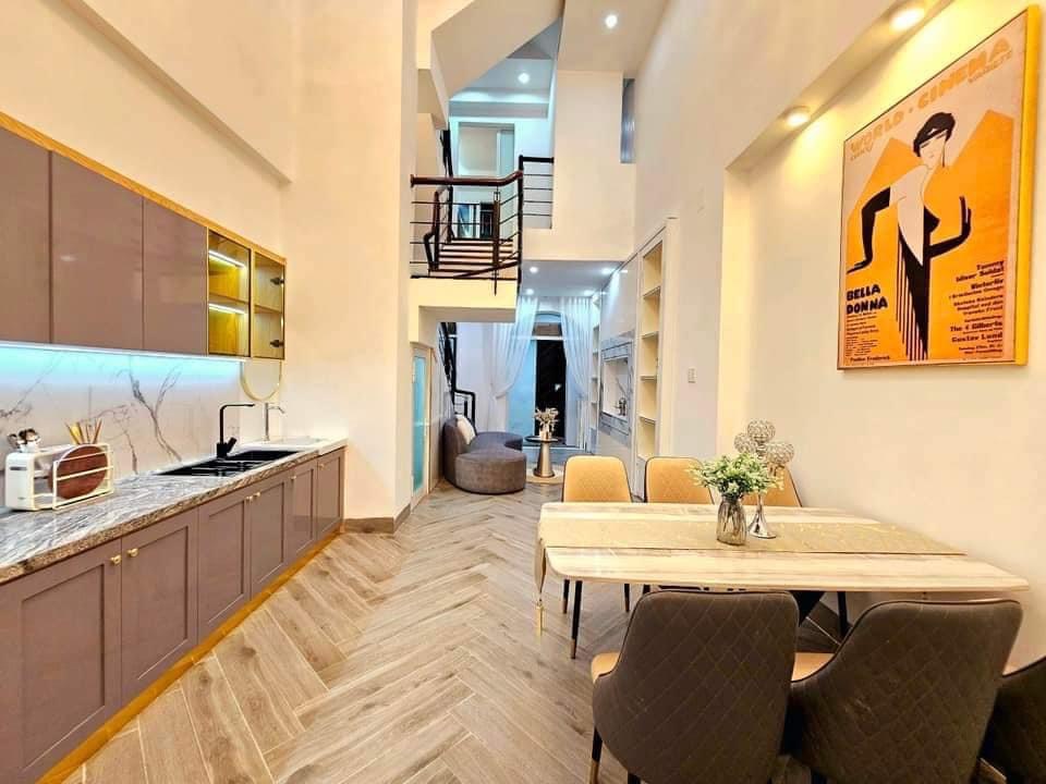 BÁN NHÀ 5 TẦNG FULL NỘI THẤT SÁT ĐƯỜNG HÙNG VƯƠNG NGAY CHỢ CỒN ĐÀ NẴNG