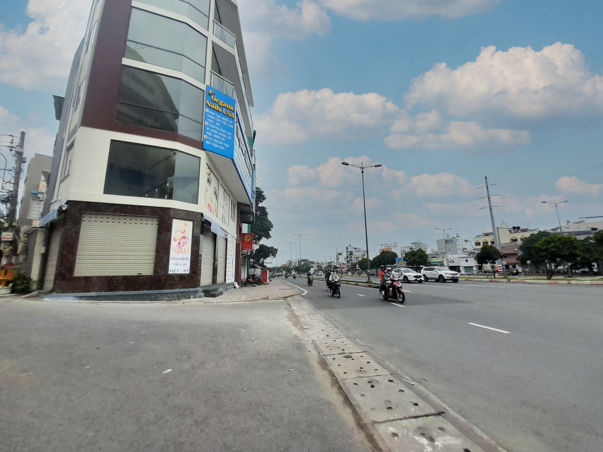 BÁN GẤP MÃNH ĐẤT VÀNG LÊ QUANG ĐỊNH, PHẠM VĂN ĐỒNG , XE 16 CHỖ ĐẬU NGAY NHÀ , DT 4,2X24, GIÁ RẺ BÈO CHƯA TỚI 100TR/M2 , CHỈ HƠN 91TRIỆU/ M2