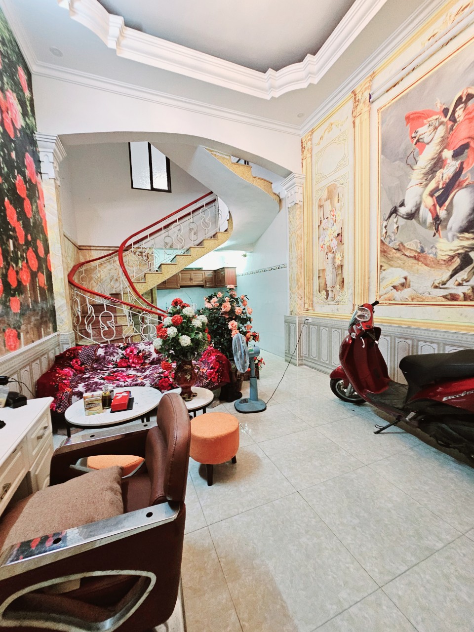 Bán nhà ngõ 302 phố Văn Cao 3 tầng có 3 ngủ, GIÁ rẻ chỉ 2.1 tỉ